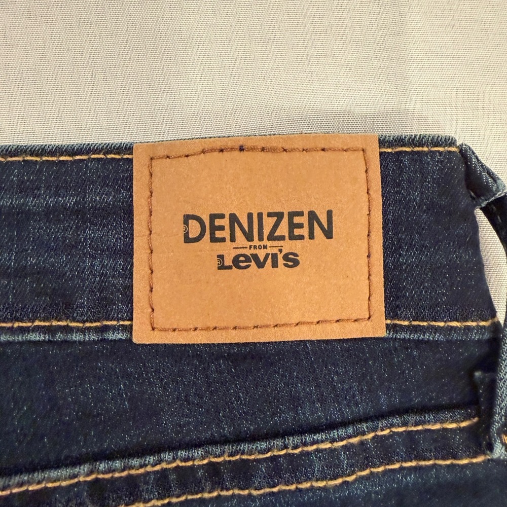 Denizen from Levis Womens Mid Rise Bermuda Shorts Dark Wash Cuffed Denim 10 W30 - Picture 3 of 7
